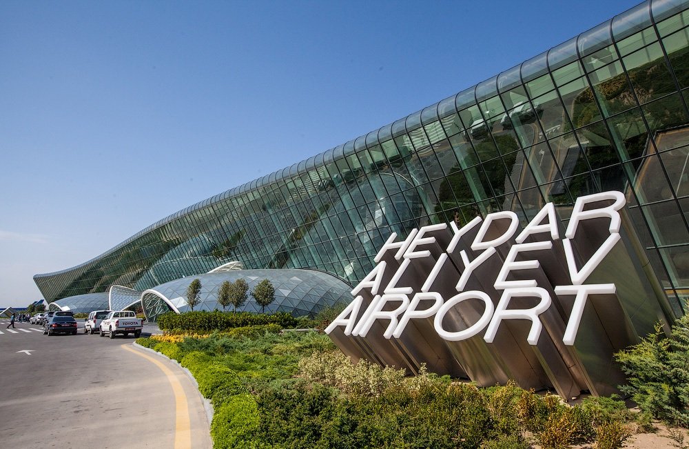 如何从巴库机场前往市中心 — 完整指南 2026